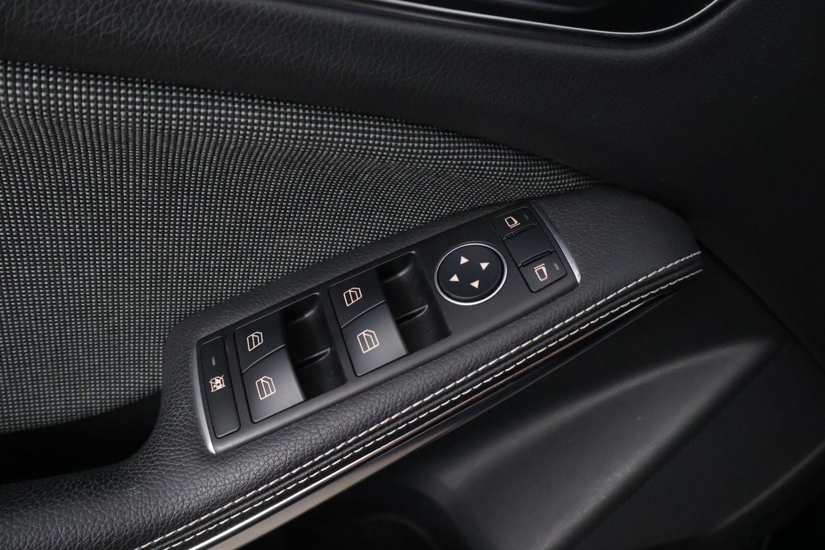 Mercedes-Benz A 2016 180 A Premium Business * LED / P-kamera / Vakkari / Lohkolämmitin * - Siistissä kunnossa oleva Mersu maltillisilla kilometreillä!