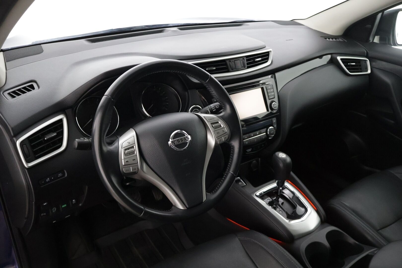 Nissan Qashqai 2017 DIG-T 115 Business 360 2WD Xtronic E6 17" Leather * 360-kamera / kaistavahti / blind spot / nahat / navi * - * Juuri Tullut / 2x renkaat ja vanteet / lohkolämmitin ja sisäpistoke *