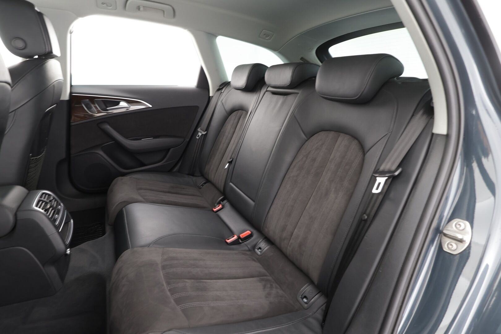 Audi A6 2016 Avant Land of quattro Edition 2,0 TDI 140 kW quattro S tronic * Vakkari / P.tutkat / Koukku / Puolinahat / Webasto * - Suomi-auto / Kahdet renkaat aluvanteilla - Osta nyt, maksa vasta ensi vuonna