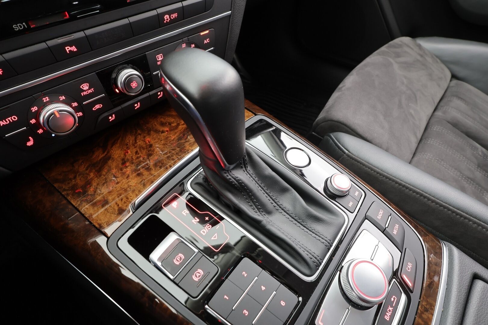 Audi A6 2016 Avant Land of quattro Edition 2,0 TDI 140 kW quattro S tronic * Vakkari / P.tutkat / Koukku / Puolinahat / Webasto * - Suomi-auto / Kahdet renkaat aluvanteilla - Osta nyt, maksa vasta ensi vuonna