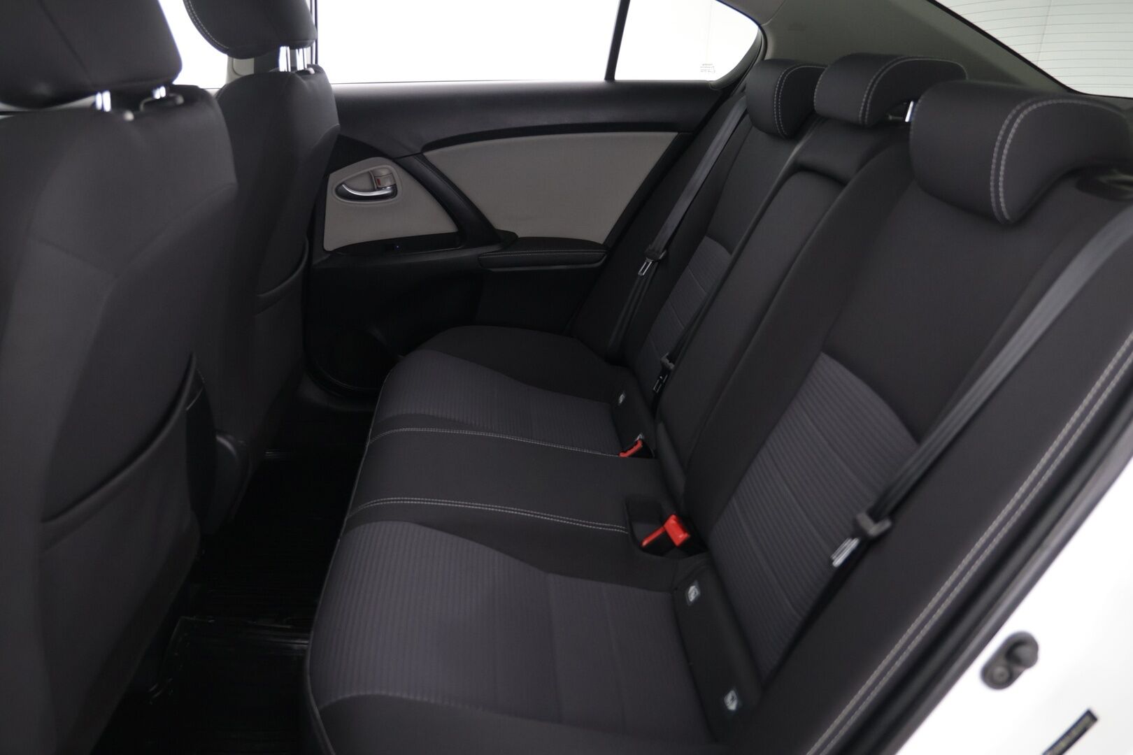 Toyota Avensis 2016 1,6 D-4D Active Sedan - | Webasto | Peruutuskamera | Ilmastointi | LED | Vetokoukku | Vakionopeudensäädin |