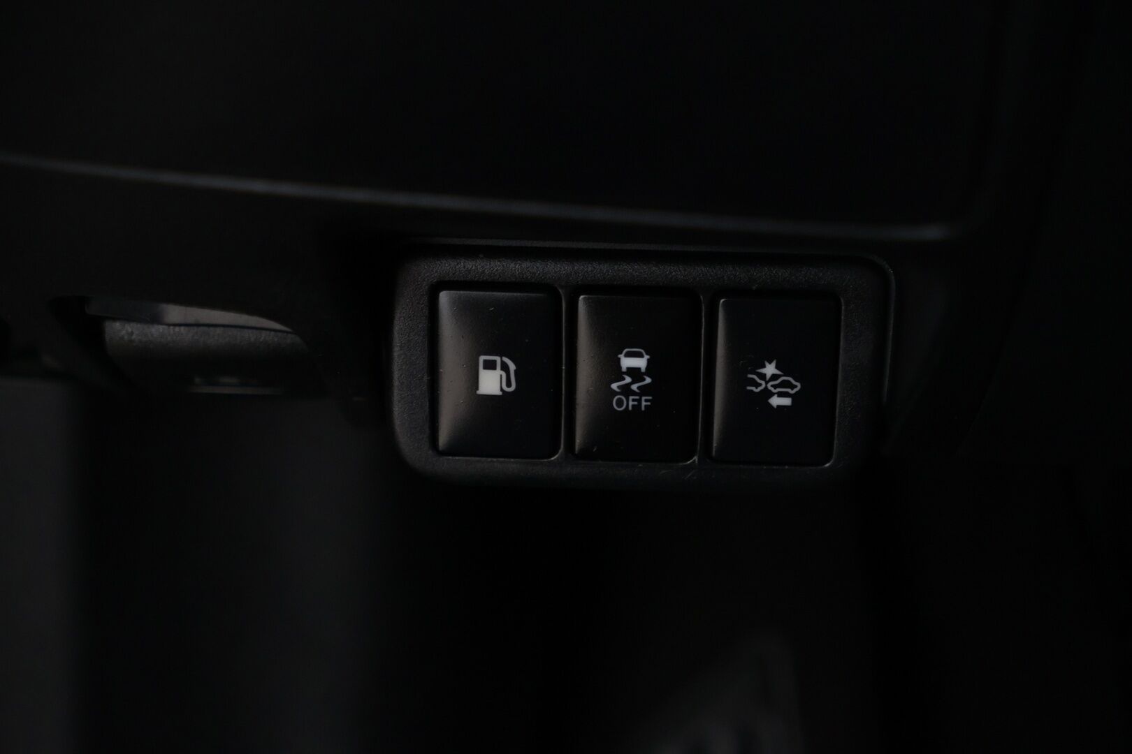 Toyota Avensis 2016 1,6 D-4D Active Sedan - | Webasto | Peruutuskamera | Ilmastointi | LED | Vetokoukku | Vakionopeudensäädin |