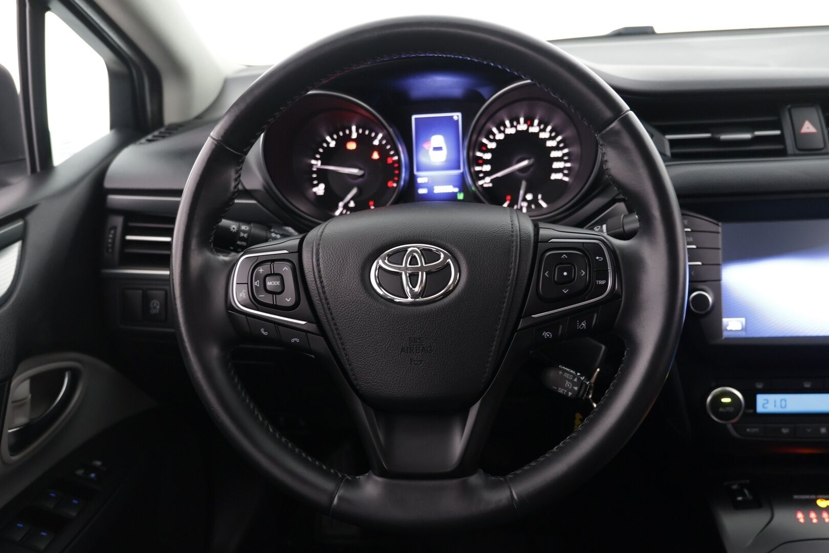 Toyota Avensis 2016 1,6 D-4D Active Sedan - | Webasto | Peruutuskamera | Ilmastointi | LED | Vetokoukku | Vakionopeudensäädin |