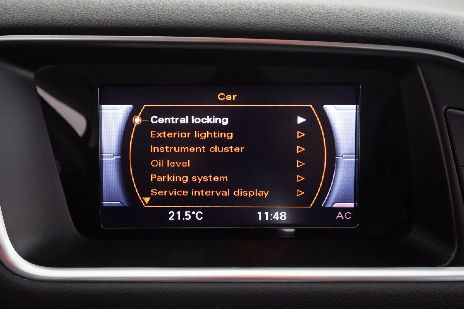 Audi Q5 2017 Offroad Land of quattro Edition 2,0 TDI 140 kW quattro S tronic * Webasto / Koukku / Vakkari / Sporttipenkit * - Suomi-auto / Kahdet renkaat aluvanteilla / Juuri katsastettu - HULLUT AVAJAISHULINAT KORKOTARJOUS 3,29 %