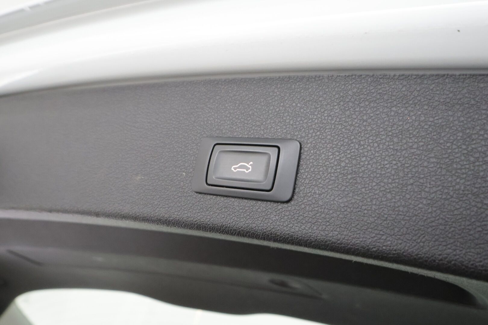 Audi Q5 2017 Offroad Land of quattro Edition 2,0 TDI 140 kW quattro S tronic * Webasto / Koukku / Vakkari / Sporttipenkit * - Suomi-auto / Kahdet renkaat aluvanteilla / Juuri katsastettu