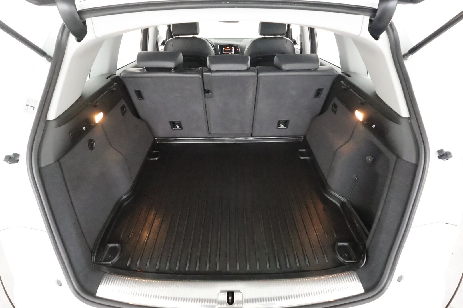 Audi Q5 2017 Offroad Land of quattro Edition 2,0 TDI 140 kW quattro S tronic * Webasto / Koukku / Vakkari / Sporttipenkit * - Suomi-auto / Kahdet renkaat aluvanteilla / Juuri katsastettu