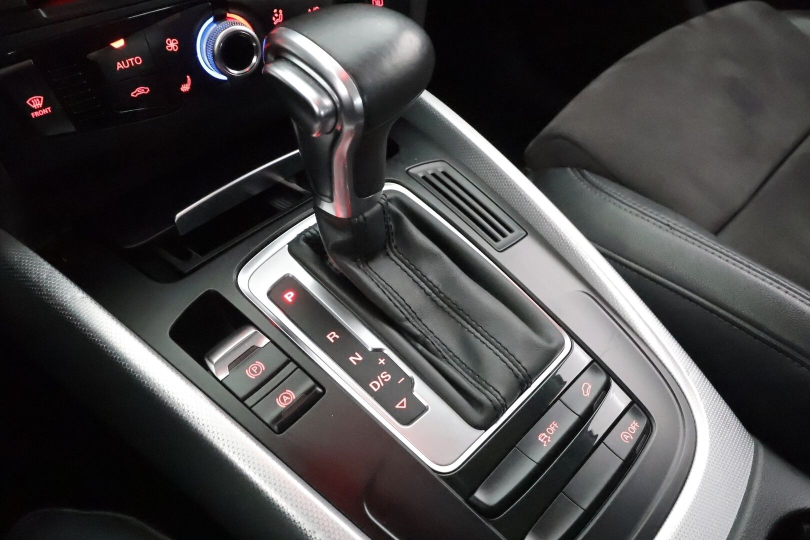 Audi Q5 2017 Offroad Land of quattro Edition 2,0 TDI 140 kW quattro S tronic * Webasto / Koukku / Vakkari / Sporttipenkit * - Suomi-auto / Kahdet renkaat aluvanteilla / Juuri katsastettu - HULLUT AVAJAISHULINAT KORKOTARJOUS 3,29 %