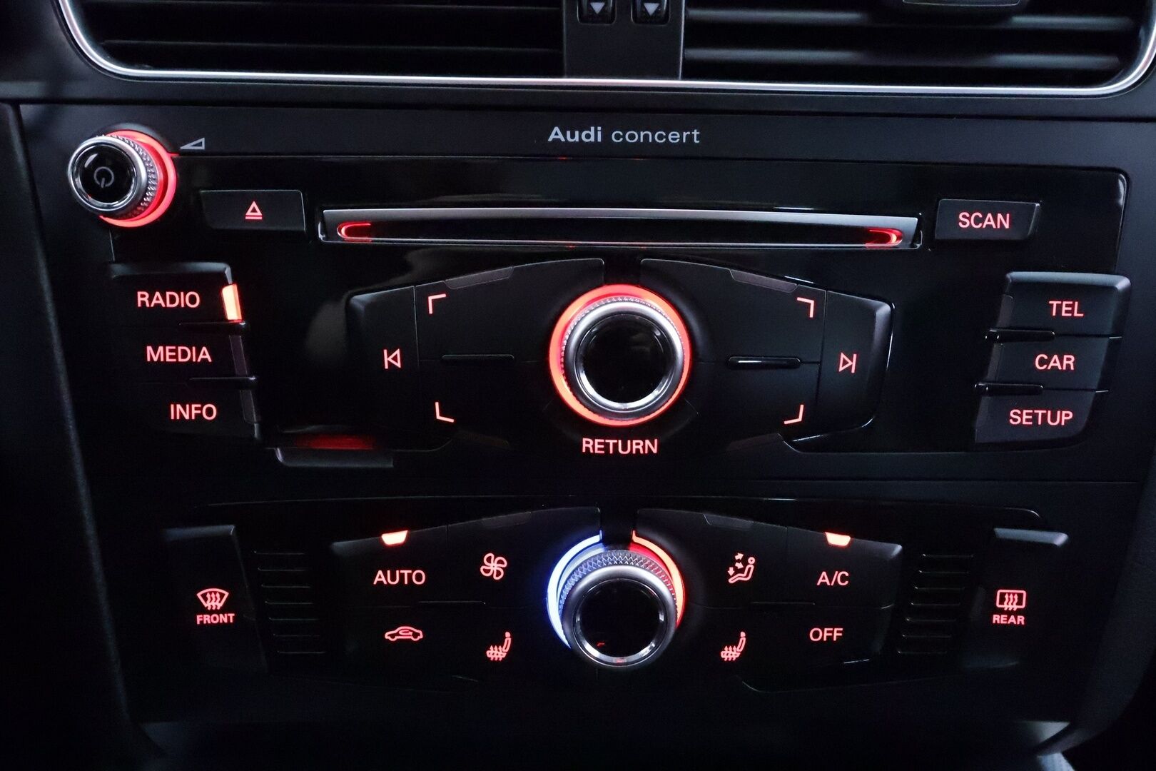 Audi Q5 2017 Offroad Land of quattro Edition 2,0 TDI 140 kW quattro S tronic * Webasto / Koukku / Vakkari / Sporttipenkit * - Suomi-auto / Kahdet renkaat aluvanteilla / Juuri katsastettu