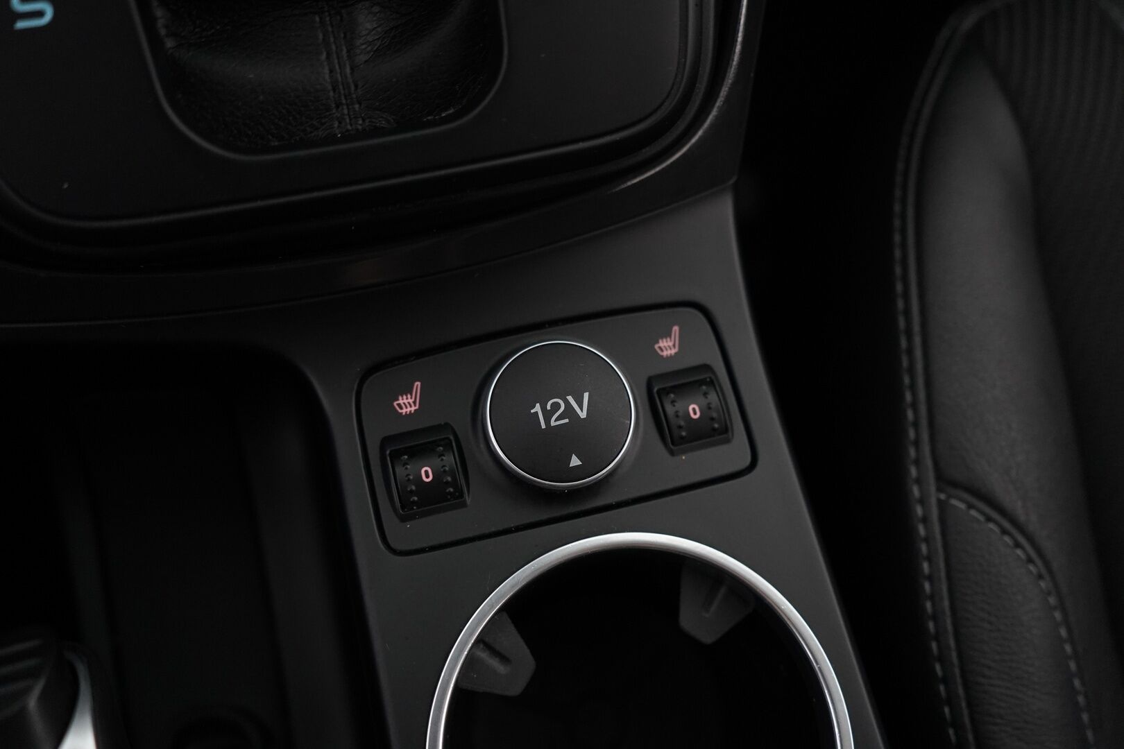 Ford Kuga 2016 2,0 TDCi 180 hv PowerShift AWD A6 Titanium Business 5-ovinen * Lohko / Vakkari / Keyless / P.Kamera / Tutkat * - Suomi-auto / Kahdet renkaat alumiinivantein / Juuri katsastettu