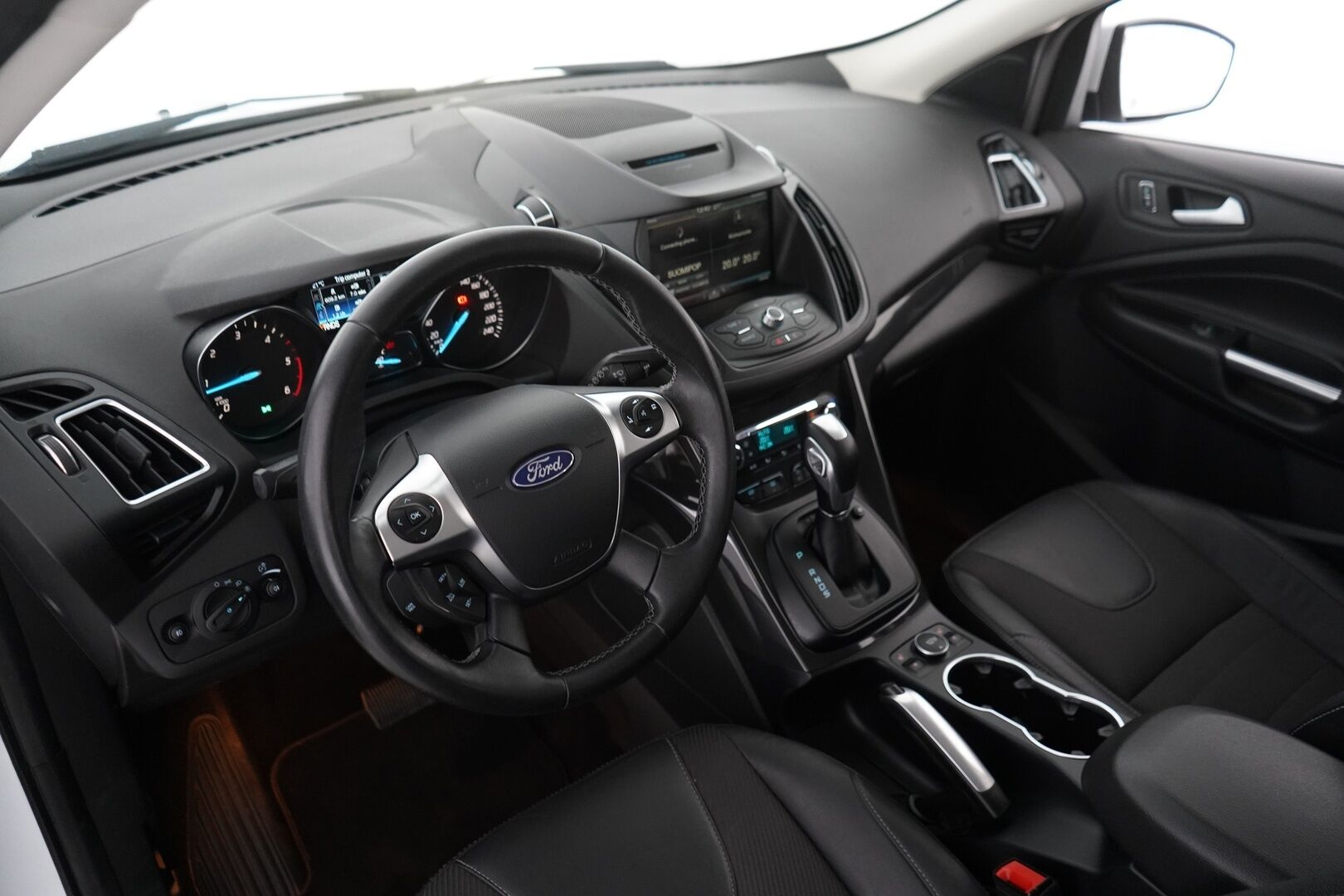 Ford Kuga 2016 2,0 TDCi 180 hv PowerShift AWD A6 Titanium Business 5-ovinen * Lohko / Vakkari / Keyless / P.Kamera / Tutkat * - Suomi-auto / Kahdet renkaat alumiinivantein / Juuri katsastettu
