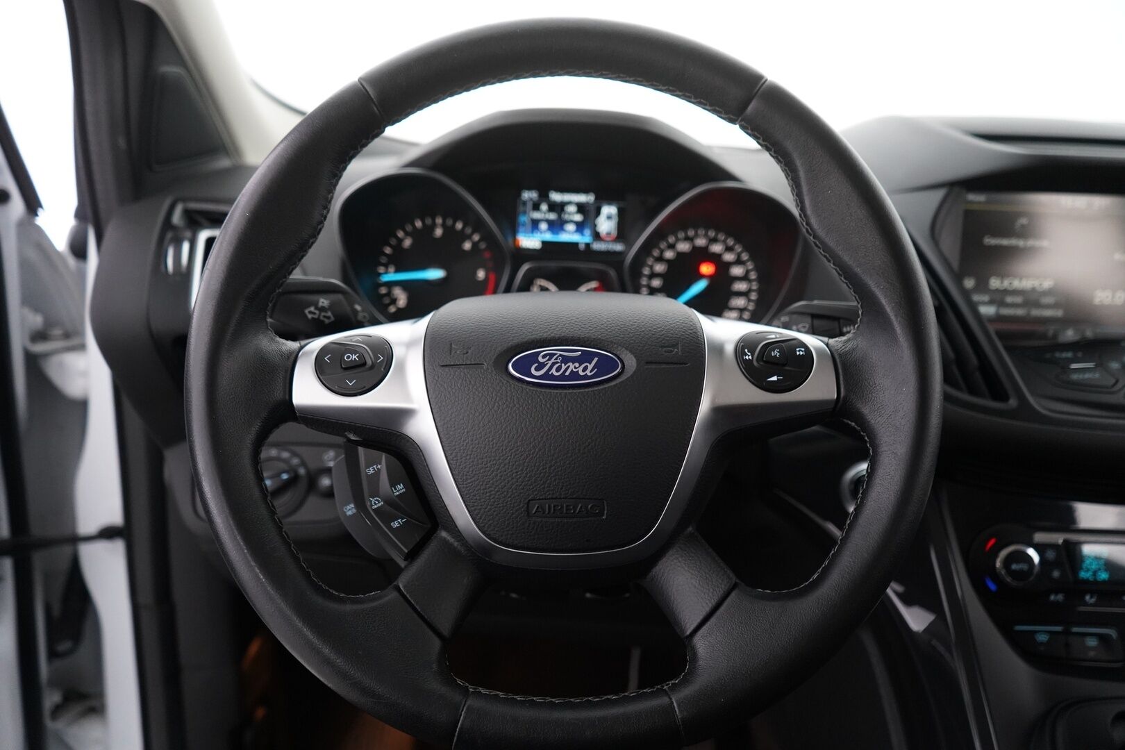Ford Kuga 2016 2,0 TDCi 180 hv PowerShift AWD A6 Titanium Business 5-ovinen * Lohko / Vakkari / Keyless / P.Kamera / Tutkat * - Suomi-auto / Kahdet renkaat alumiinivantein / Juuri katsastettu