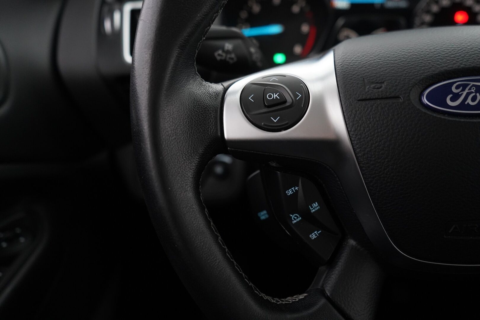 Ford Kuga 2016 2,0 TDCi 180 hv PowerShift AWD A6 Titanium Business 5-ovinen * Lohko / Vakkari / Keyless / P.Kamera / Tutkat * - Suomi-auto / Kahdet renkaat alumiinivantein / Juuri katsastettu