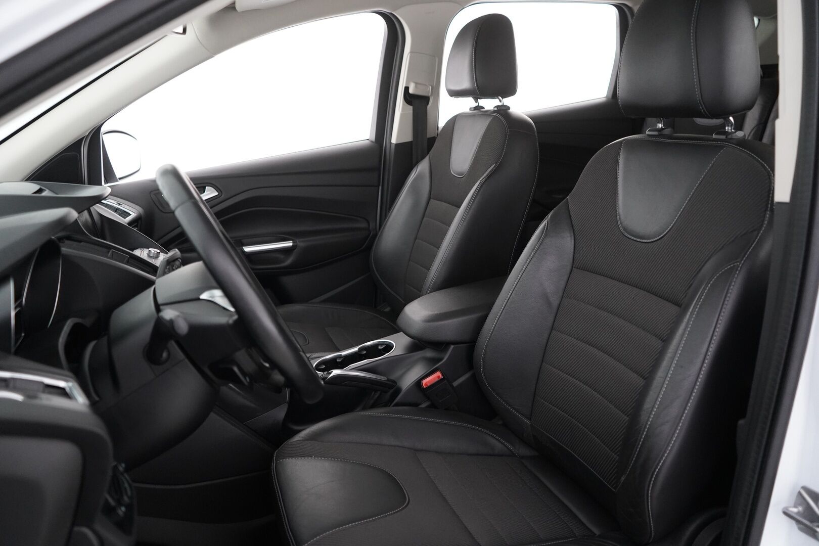 Ford Kuga 2016 2,0 TDCi 180 hv PowerShift AWD A6 Titanium Business 5-ovinen * Lohko / Vakkari / Keyless / P.Kamera / Tutkat * - Suomi-auto / Kahdet renkaat alumiinivantein / Juuri katsastettu