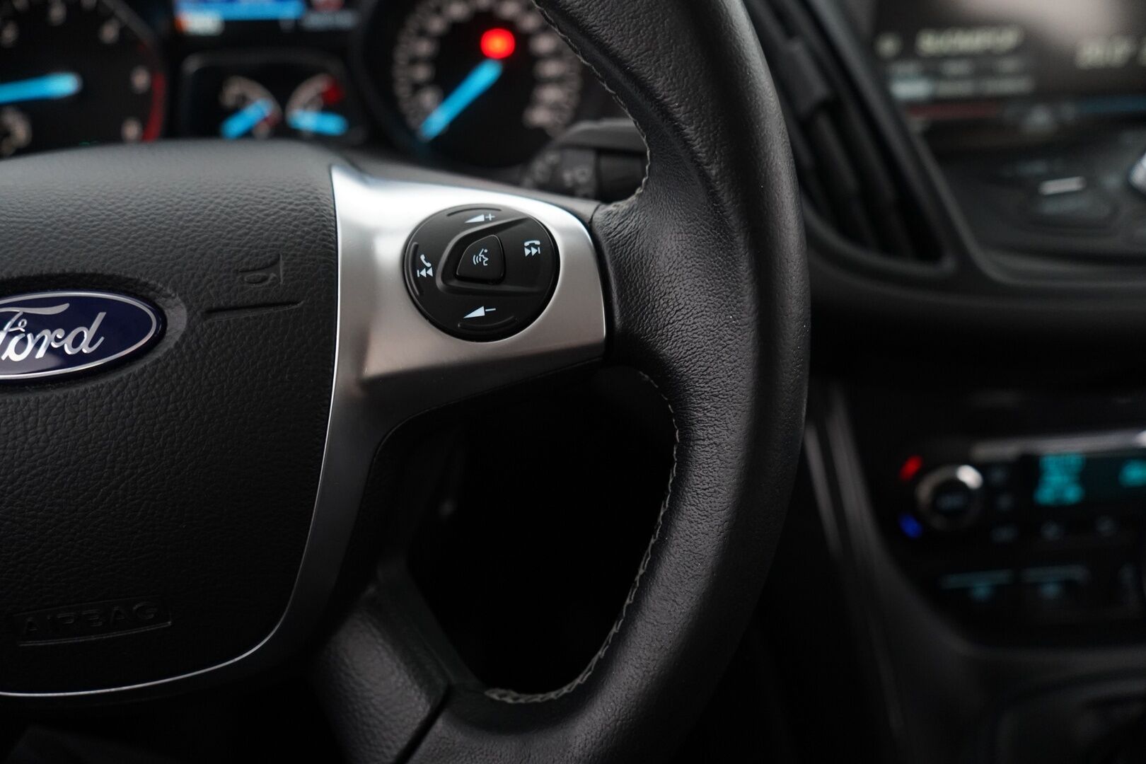 Ford Kuga 2016 2,0 TDCi 180 hv PowerShift AWD A6 Titanium Business 5-ovinen * Lohko / Vakkari / Keyless / P.Kamera / Tutkat * - Suomi-auto / Kahdet renkaat alumiinivantein / Juuri katsastettu