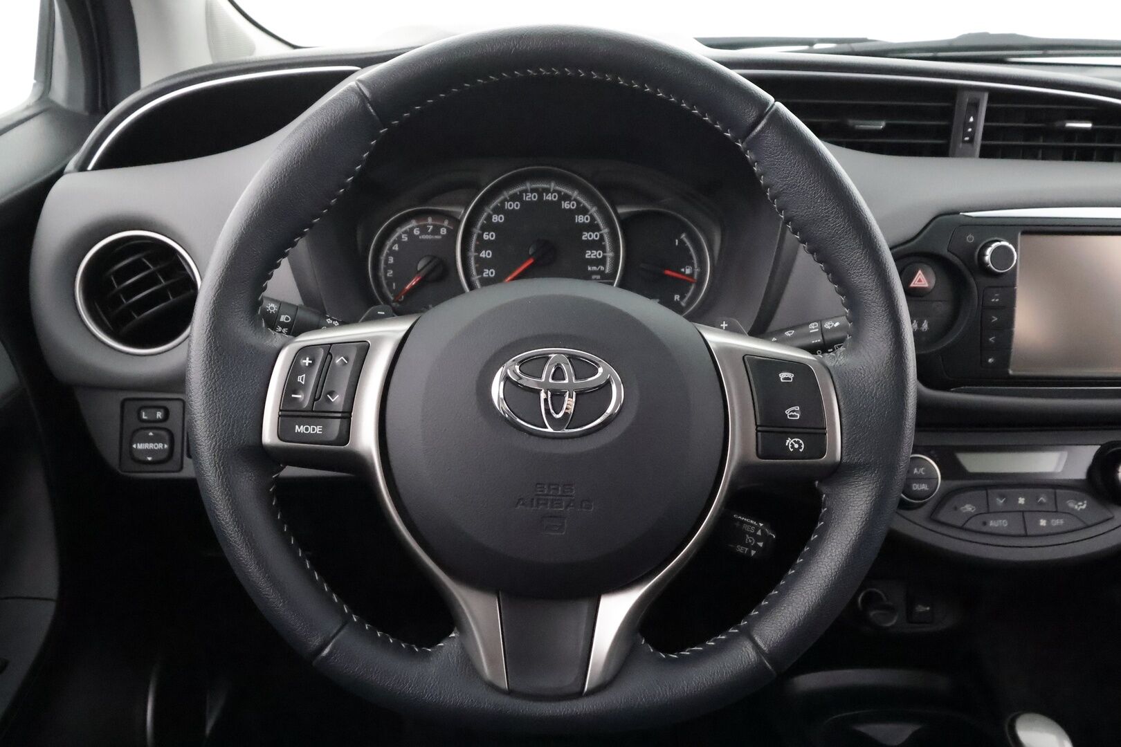 Toyota Yaris 2016 1,33 Dual VVT-i Active 5ov Multidrive S - | 1-om suomiauto | Merkkihuollot | P.kamera | Navi | Vakkari | Bluetooth | Aut. ilmastointi | Penkinlämmittimet | 2x renkaat aluvantein | - KORKO VAIN 3,99 %