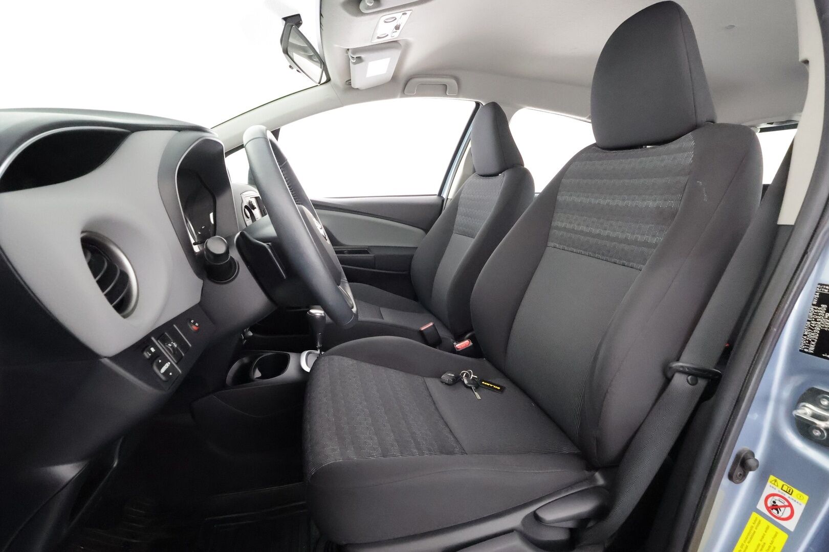 Toyota Yaris 2016 1,33 Dual VVT-i Active 5ov Multidrive S - | 1-om suomiauto | Merkkihuollot | P.kamera | Navi | Vakkari | Bluetooth | Aut. ilmastointi | Penkinlämmittimet | 2x renkaat aluvantein | - KORKO VAIN 3,99 %
