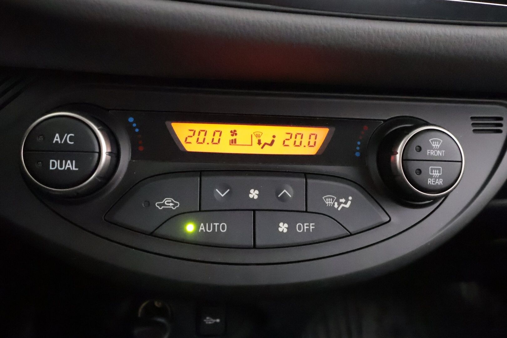Toyota Yaris 2016 1,33 Dual VVT-i Active 5ov Multidrive S - | 1-om suomiauto | Merkkihuollot | P.kamera | Navi | Vakkari | Bluetooth | Aut. ilmastointi | Penkinlämmittimet | 2x renkaat aluvantein | - KORKO VAIN 3,99 %