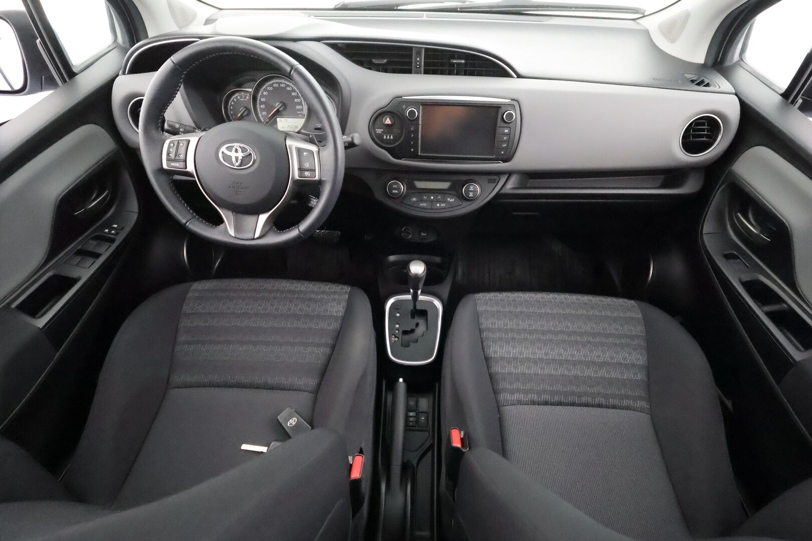 Toyota Yaris 2016 1,33 Dual VVT-i Active 5ov Multidrive S - | 1-om suomiauto | Merkkihuollot | P.kamera | Navi | Vakkari | Bluetooth | Aut. ilmastointi | Penkinlämmittimet | 2x renkaat aluvantein | - KORKO VAIN 3,99 %