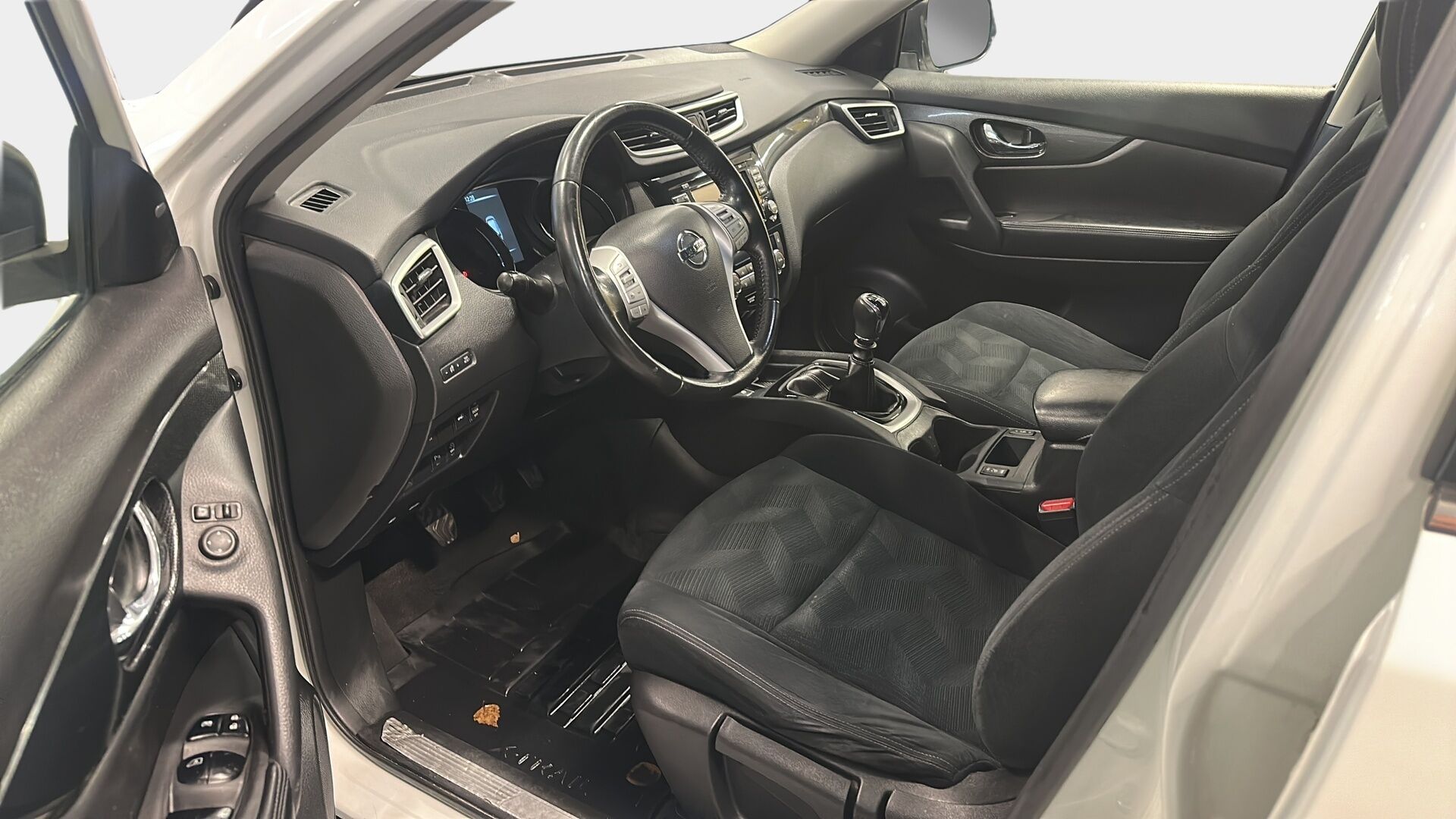 Nissan X-Trail 2016 DIG-T 163 Business 360 2WD 6 MT E6 - 360 kamera | Siisti