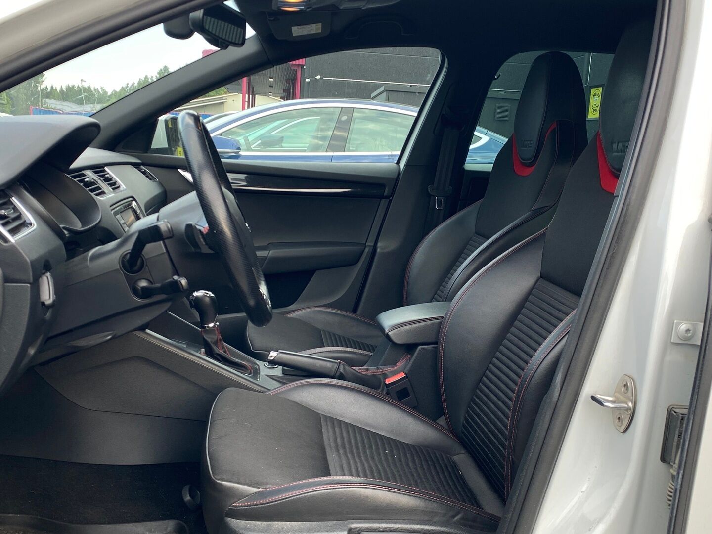 Skoda Octavia 2016 Combi 2,0 TDI 184 RS DSG Autom. - | Webasto | Adapt. vakkari | Suomi-auto | Koukku | Lämmitettävä tuulilasi | Täydellinen huoltokirja | 2x Hyvät renkaat ja vanteet |