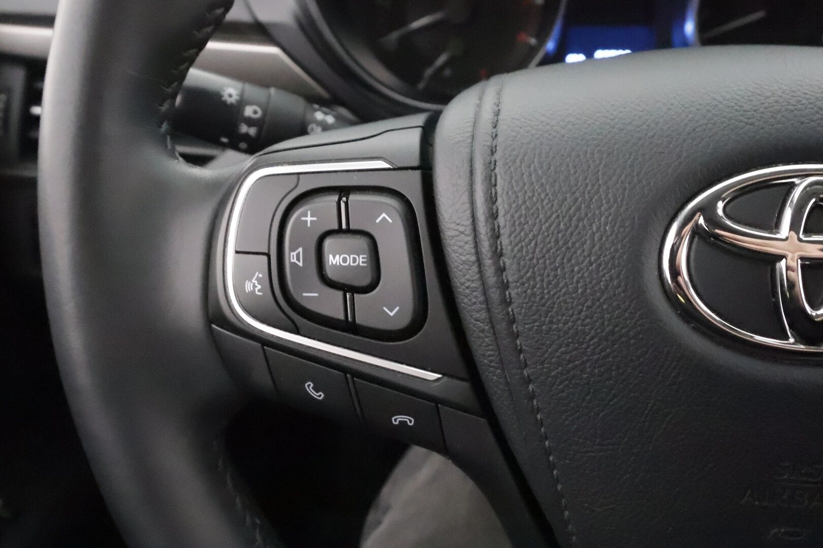 Toyota Avensis 2016 1,6 Valvematic Life Edition Touring Sports - | Vakkari | Bluetooth | Ilmastointi | 1.Om Suomi-auto | Kahdet renkaat aluvanteilla | Merkkihuollettu | HUIPPUSIISTI |