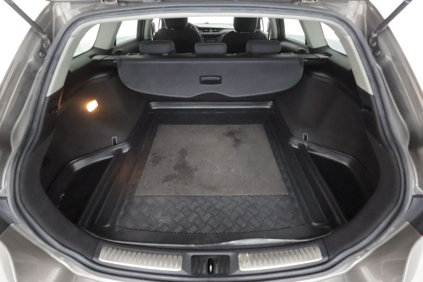 Toyota Avensis 2016 1,6 Valvematic Life Edition Touring Sports - | Vakkari | Bluetooth | Ilmastointi | 1.Om Suomi-auto | Kahdet renkaat aluvanteilla | Merkkihuollettu | HUIPPUSIISTI |