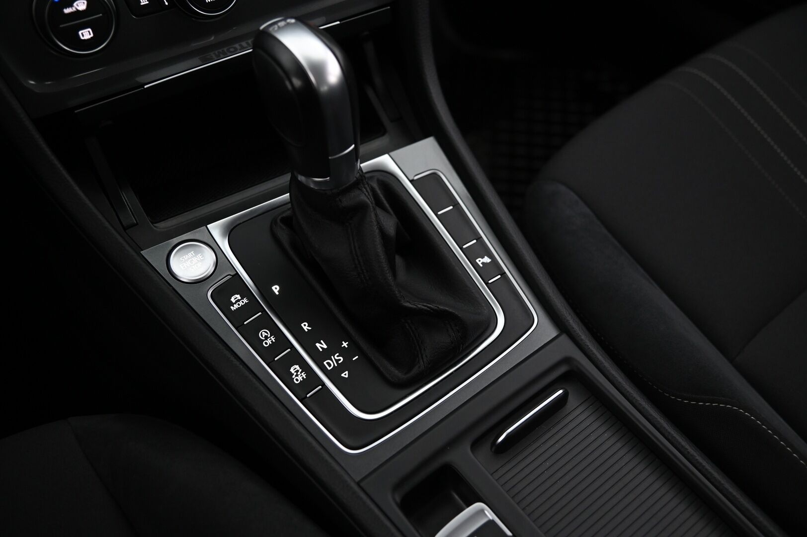 Volkswagen Golf 2016 Variant Alltrack 2,0 TDI 135 kW DSG * Webasto / Vakkari / App Connect / Pienet kilsat* Bi-xenon* - 2.om / Suomi-Auto / 2x renkaat vanteilla 