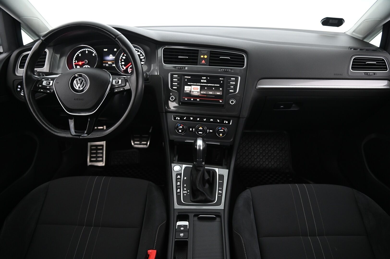 Volkswagen Golf 2016 Variant Alltrack 2,0 TDI 135 kW DSG * Webasto / Vakkari / App Connect / Pienet kilsat* Bi-xenon* - 2.om / Suomi-Auto / 2x renkaat vanteilla 