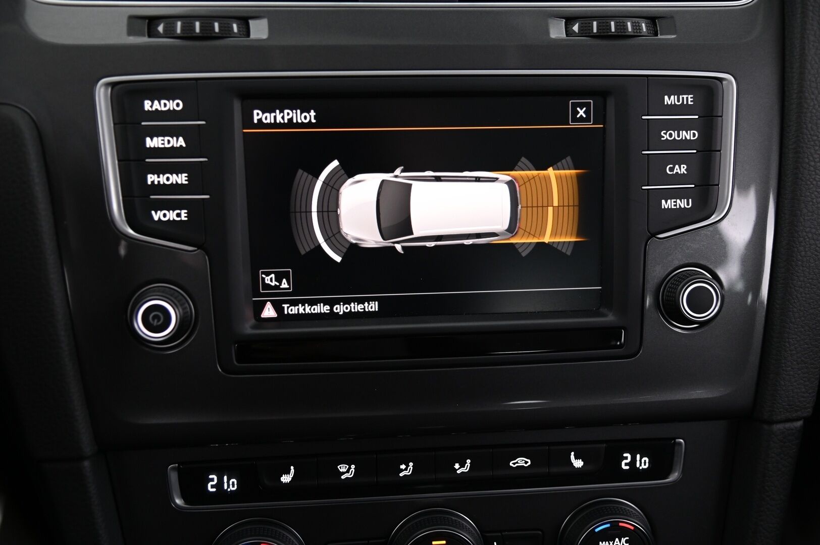 Volkswagen Golf 2016 Variant Alltrack 2,0 TDI 135 kW DSG * Webasto / Vakkari / App Connect / Pienet kilsat* Bi-xenon* - 2.om / Suomi-Auto / 2x renkaat vanteilla 