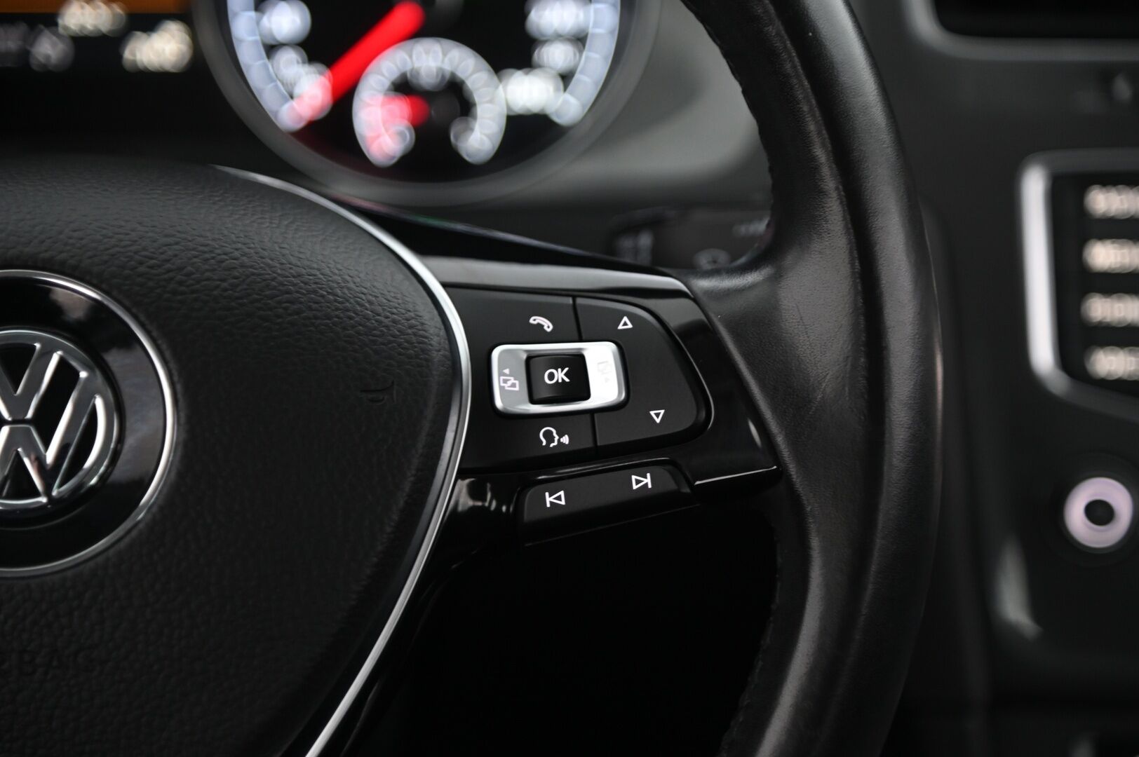Volkswagen Golf 2016 Variant Alltrack 2,0 TDI 135 kW DSG * Webasto / Vakkari / App Connect / Pienet kilsat* Bi-xenon* - 2.om / Suomi-Auto / 2x renkaat vanteilla 