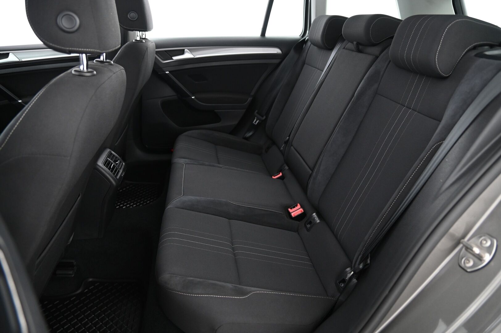 Volkswagen Golf 2016 Variant Alltrack 2,0 TDI 135 kW DSG * Webasto / Vakkari / App Connect / Pienet kilsat* Bi-xenon* - 2.om / Suomi-Auto / 2x renkaat vanteilla 