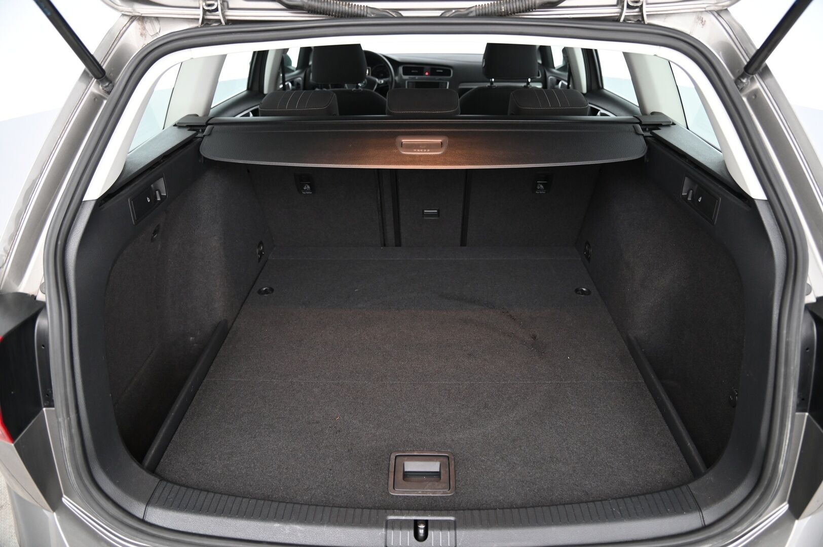 Volkswagen Golf 2016 Variant Alltrack 2,0 TDI 135 kW DSG * Webasto / Vakkari / App Connect / Pienet kilsat* Bi-xenon* - 2.om / Suomi-Auto / 2x renkaat vanteilla 