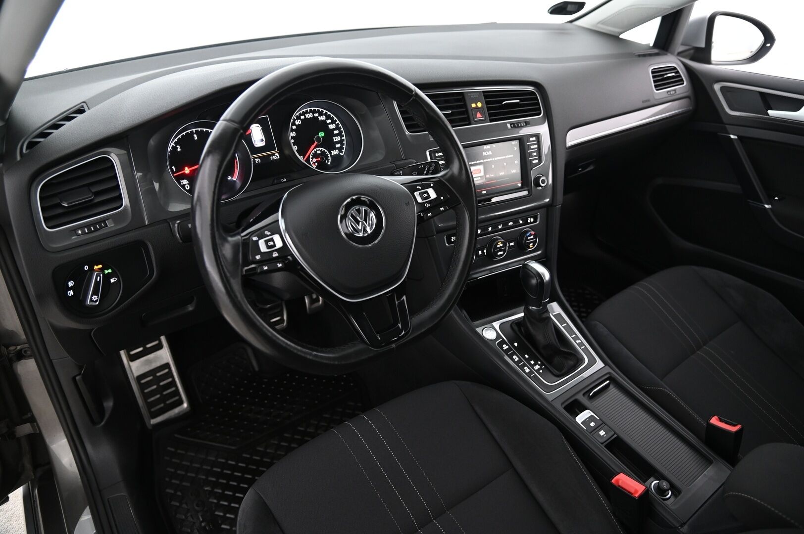 Volkswagen Golf 2016 Variant Alltrack 2,0 TDI 135 kW DSG * Webasto / Vakkari / App Connect / Pienet kilsat* Bi-xenon* - 2.om / Suomi-Auto / 2x renkaat vanteilla 