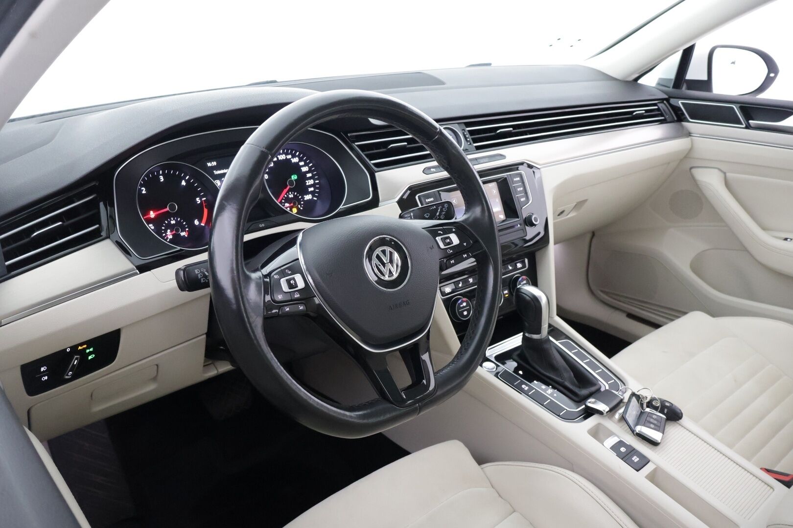 Volkswagen Passat 2016 Variant Highline 1,6 TDI 88 kW (120 hv) DSG-automaatti * Webasto / BLIS / Panorama / Tutkat * - * Suomi-auto / Kahdet renkaat / Hyvä varustelu *