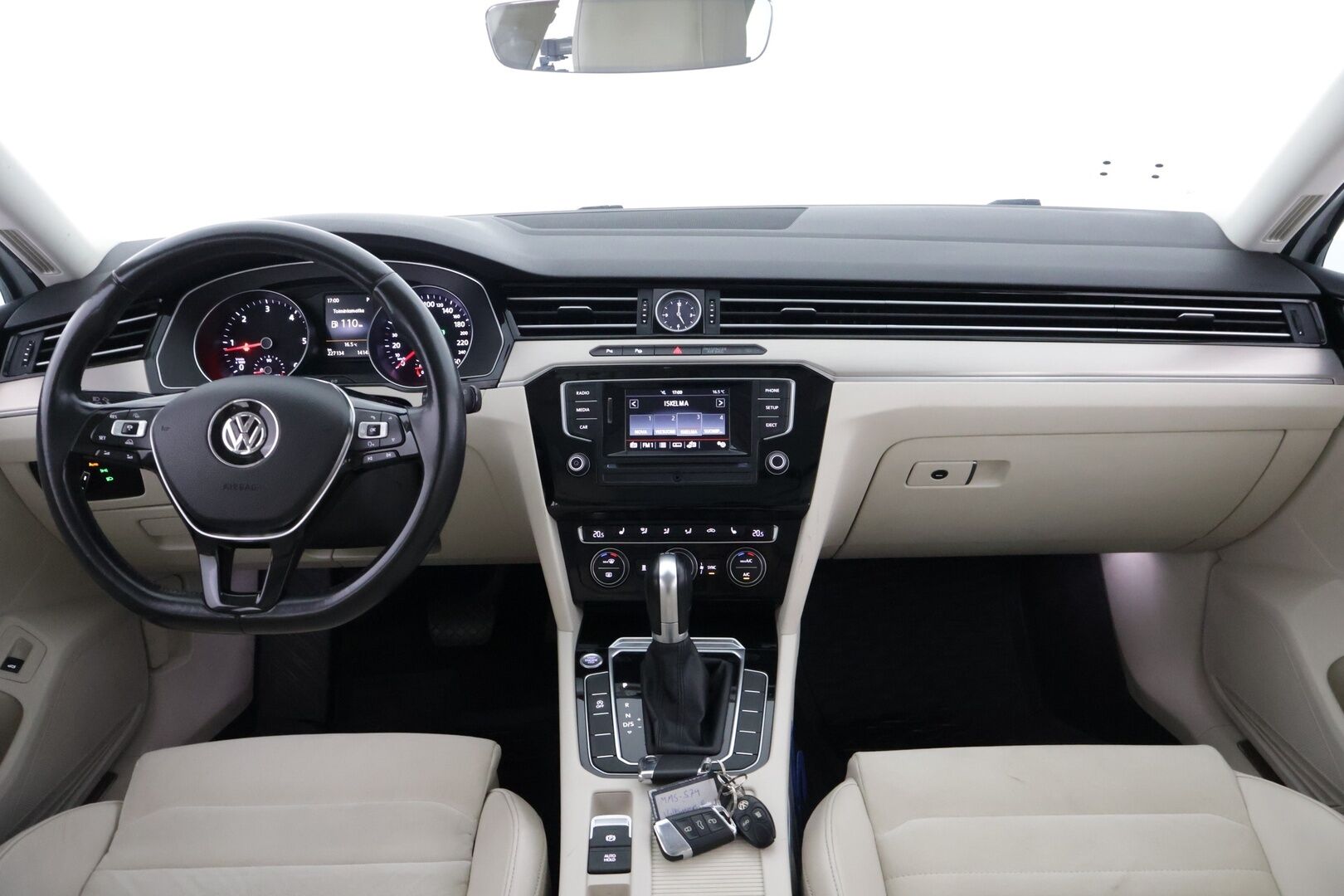Volkswagen Passat 2016 Variant Highline 1,6 TDI 88 kW (120 hv) DSG-automaatti * Webasto / BLIS / Panorama / Tutkat * - * Suomi-auto / Kahdet renkaat / Hyvä varustelu *