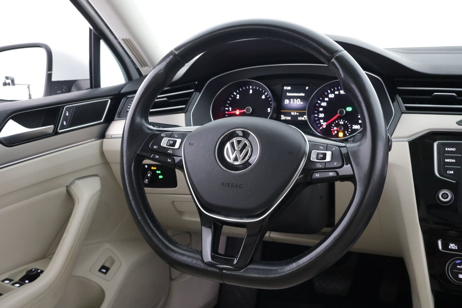 Volkswagen Passat 2016 Variant Highline 1,6 TDI 88 kW (120 hv) DSG-automaatti * Webasto / BLIS / Panorama / Tutkat * - * Suomi-auto / Kahdet renkaat / Hyvä varustelu *