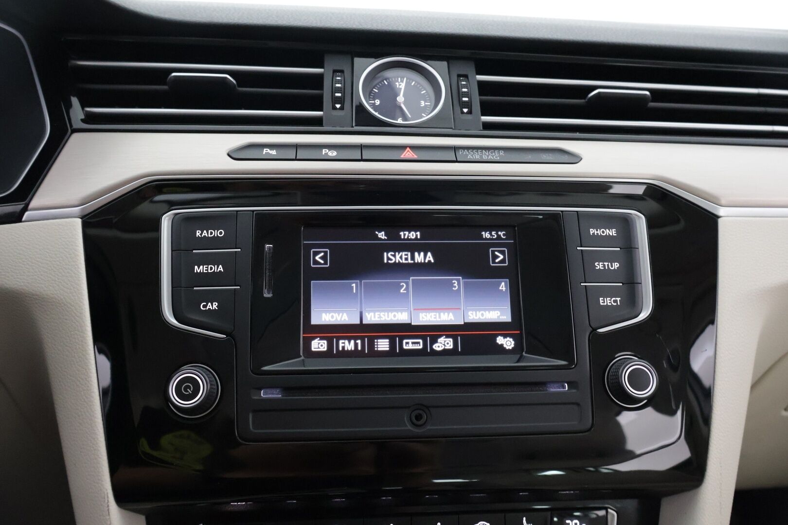 Volkswagen Passat 2016 Variant Highline 1,6 TDI 88 kW (120 hv) DSG-automaatti * Webasto / BLIS / Panorama / Tutkat * - * Suomi-auto / Kahdet renkaat / Hyvä varustelu *