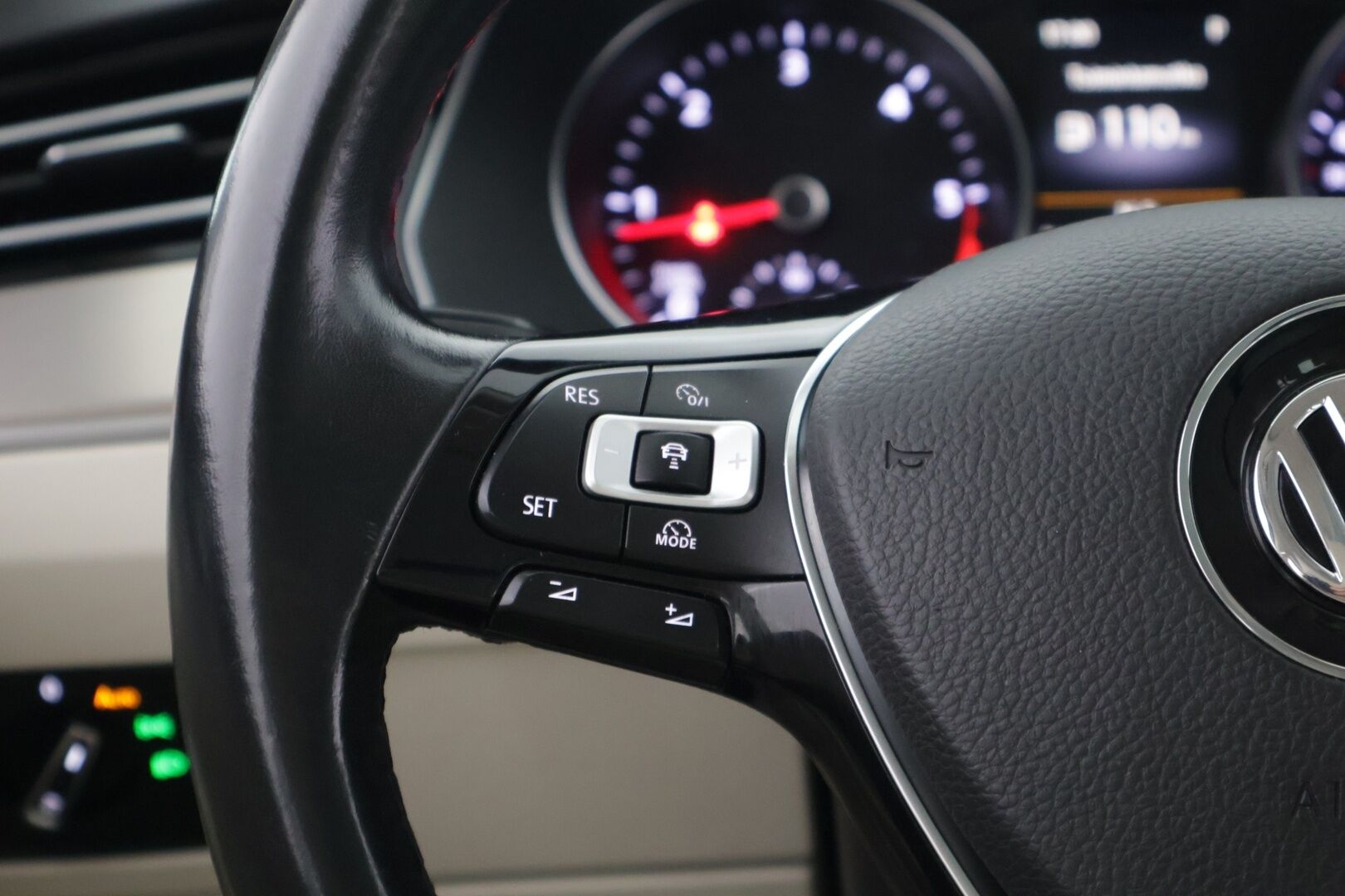 Volkswagen Passat 2016 Variant Highline 1,6 TDI 88 kW (120 hv) DSG-automaatti * Webasto / BLIS / Panorama / Tutkat * - * Suomi-auto / Kahdet renkaat / Hyvä varustelu *