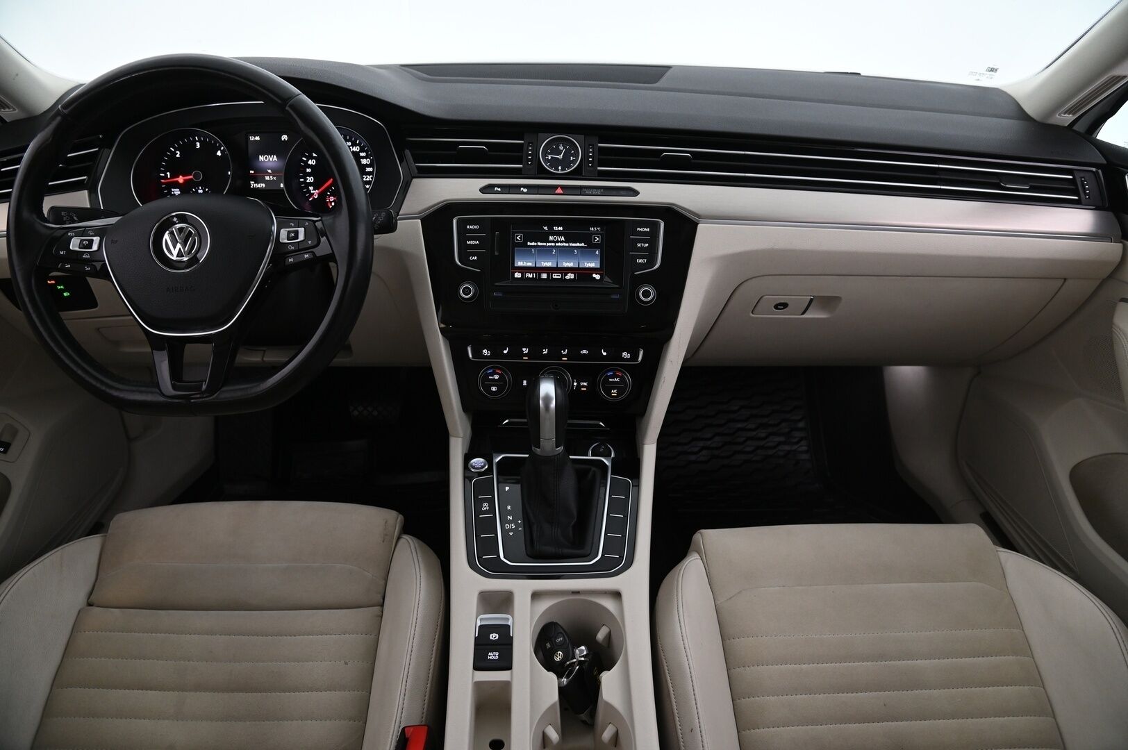 Volkswagen Passat 2016 Variant Highline 1,6 TDI 88 kW (120 hv) DSG-automaatti * Webasto / BLIS / Panorama / Tutkat * - Suomi-auto / Kahdet renkaat / Hyvä varustelu