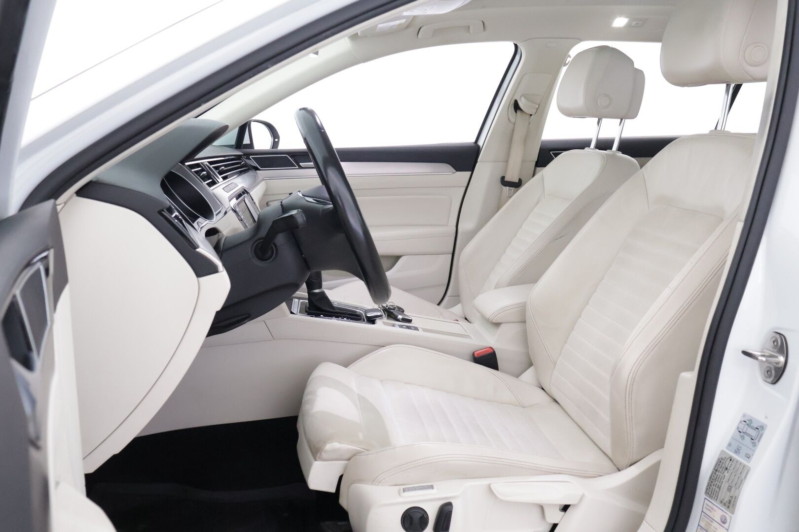 Volkswagen Passat 2016 Variant Highline 1,6 TDI 88 kW (120 hv) DSG-automaatti * Webasto / BLIS / Panorama / Tutkat * - * Suomi-auto / Kahdet renkaat / Hyvä varustelu *