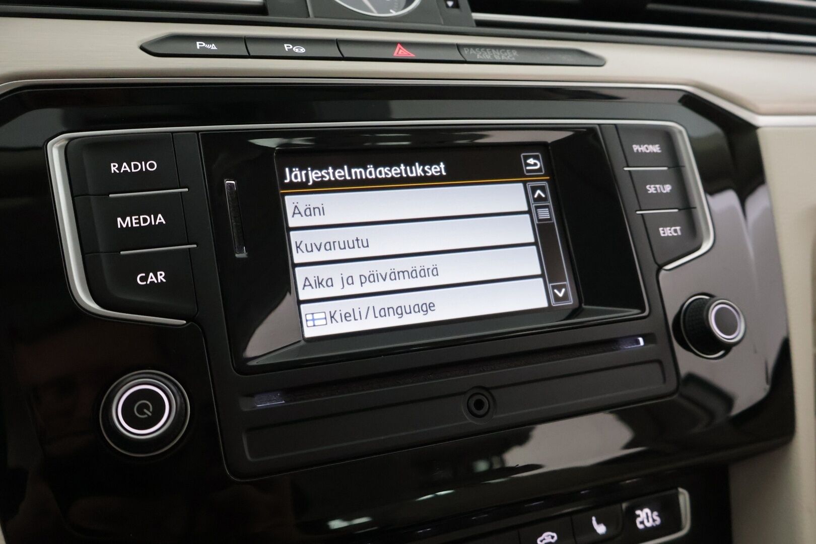 Volkswagen Passat 2016 Variant Highline 1,6 TDI 88 kW (120 hv) DSG-automaatti * Webasto / BLIS / Panorama / Tutkat * - * Suomi-auto / Kahdet renkaat / Hyvä varustelu *
