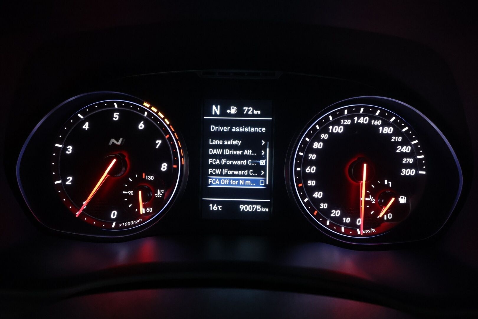 Hyundai Fastback N 2019 2,0 T-GDI 275 hv 6MT Performance Pack - Sporttipenkki Muistilla / P. Kamera / LED-valot / Apple&Android / Sisätilanlämmitin / Navi / Kaistavahti / KeylessGO / 2x Renkaat 