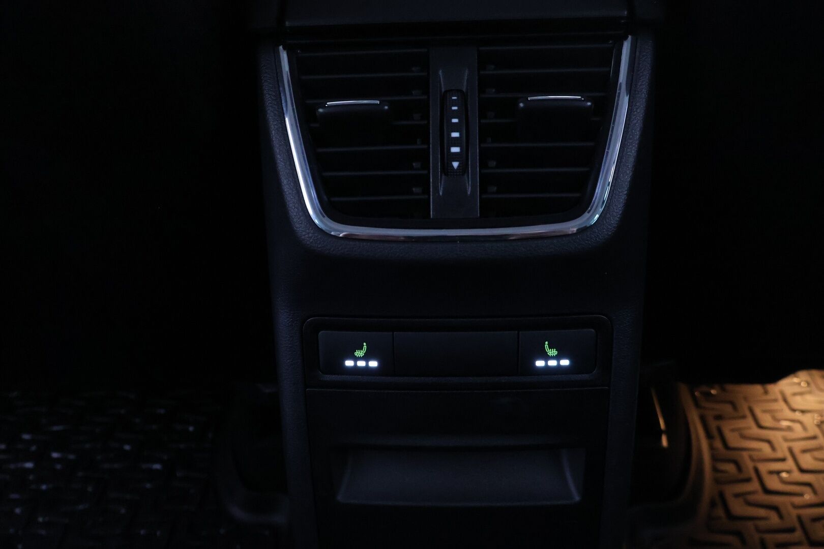 Skoda Octavia 2016 Combi 2,0 TDI 184 4x4 Scout DSG Autom. *Webasto / ACC / P. kamera / Vetokoukku / Läm. tuulilasi / Sähköinen takaluukku* - *Suomi-auto / 2x Renkaat & Vanteet / kattava huoltohistoria / Ei Adblueta!*