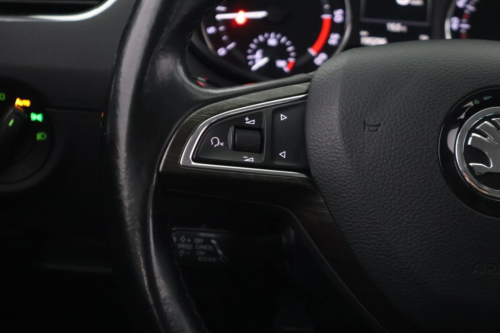 Skoda Octavia 2016 Combi 2,0 TDI 184 4x4 Scout DSG Autom. *Webasto / ACC / P. kamera / Vetokoukku / Läm. tuulilasi / Sähköinen takaluukku* - *Suomi-auto / 2x Renkaat & Vanteet / kattava huoltohistoria / Ei Adblueta!*