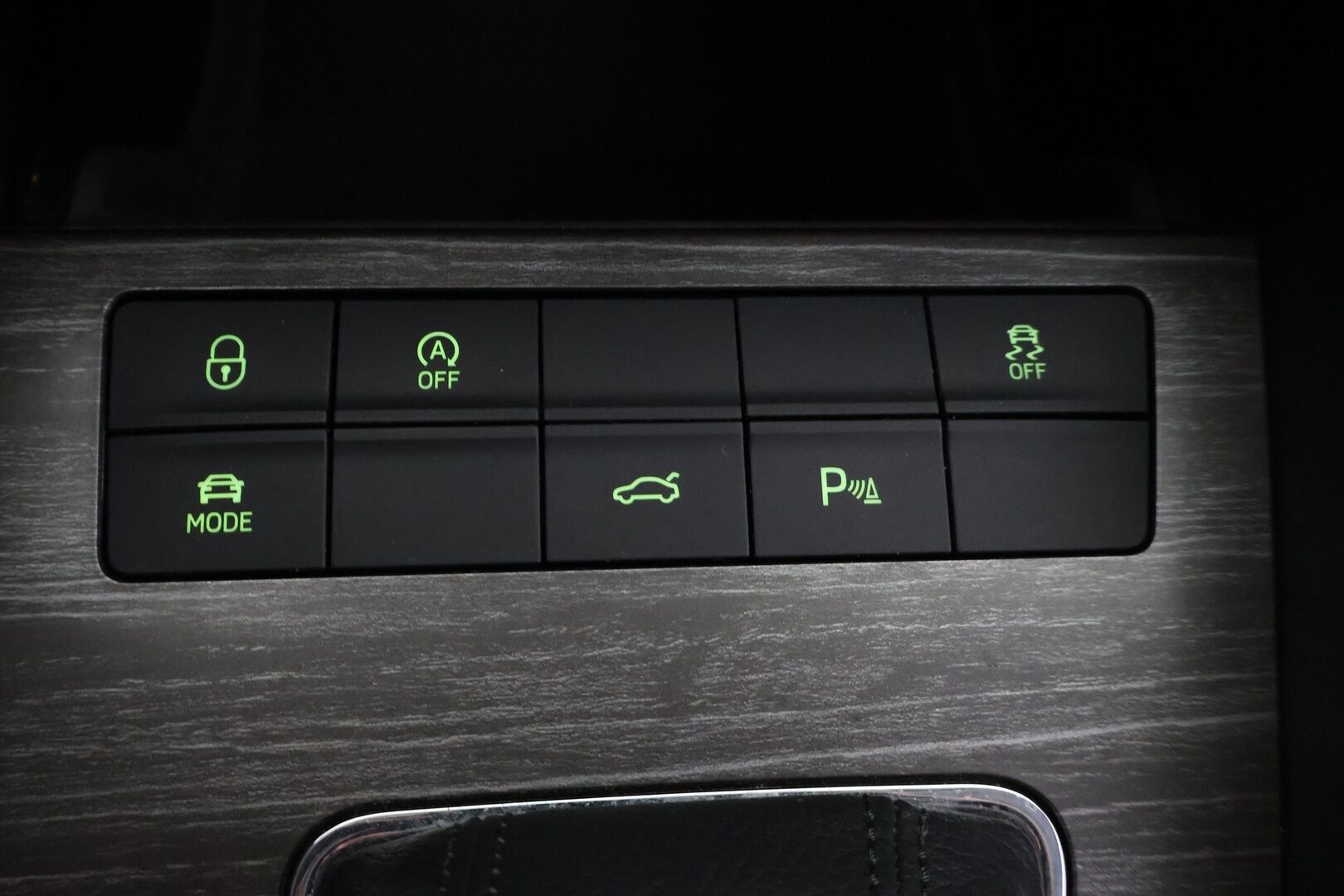 Skoda Octavia 2016 Combi 2,0 TDI 184 4x4 Scout DSG Autom. *Webasto / ACC / P. kamera / Vetokoukku / Läm. tuulilasi / Sähköinen takaluukku* - *Suomi-auto / 2x Renkaat & Vanteet / kattava huoltohistoria / Ei Adblueta!*