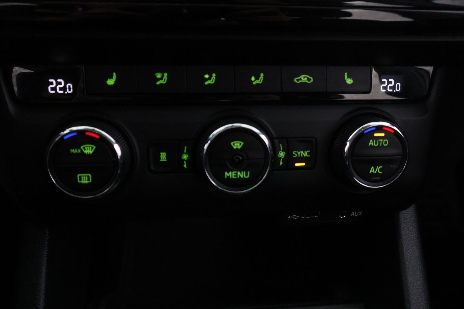 Skoda Octavia 2016 Combi 2,0 TDI 184 4x4 Scout DSG Autom. *Webasto / ACC / P. kamera / Vetokoukku / Läm. tuulilasi / Sähköinen takaluukku* - *Suomi-auto / 2x Renkaat & Vanteet / kattava huoltohistoria / Ei Adblueta!*