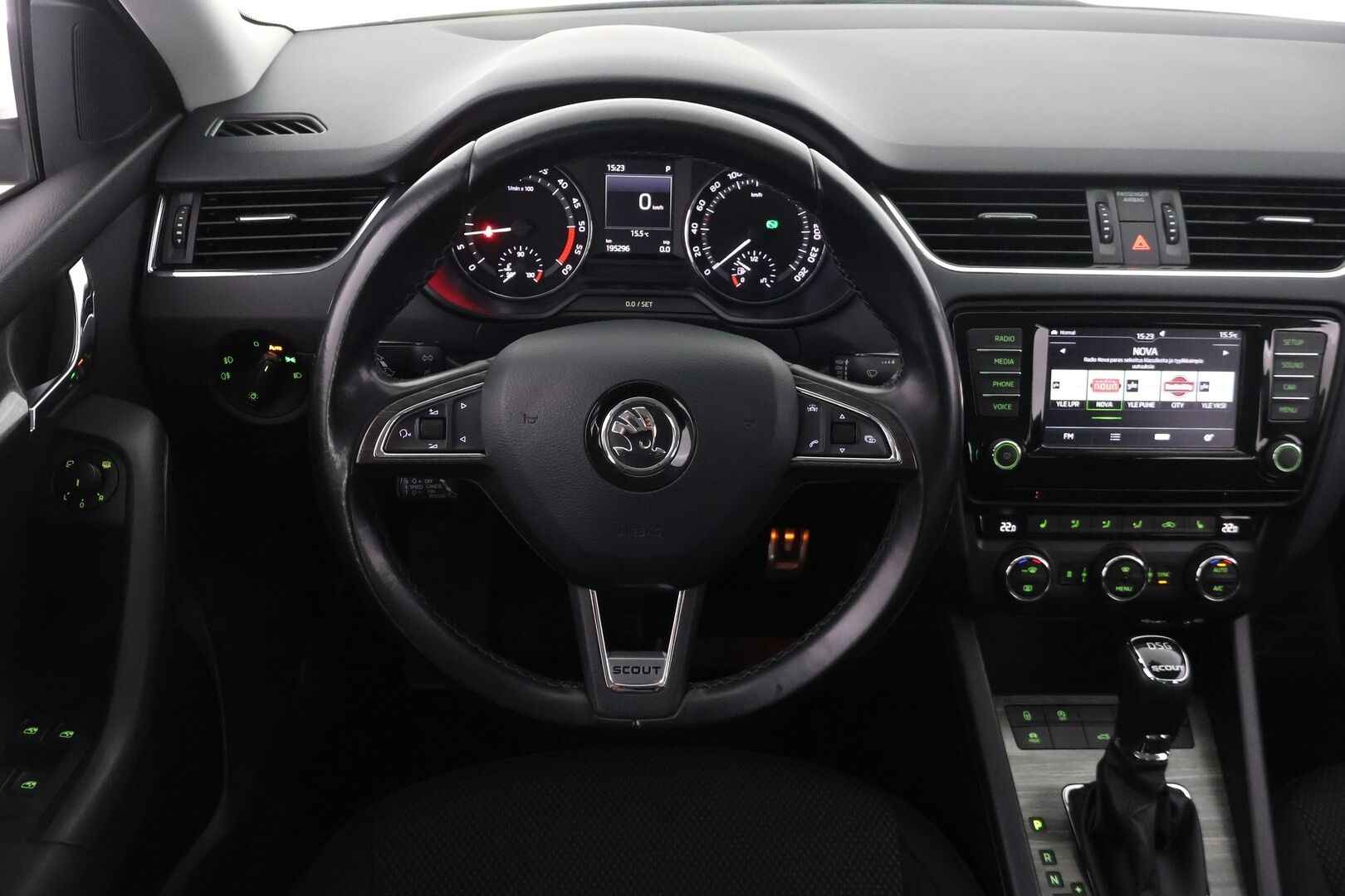 Skoda Octavia 2016 Combi 2,0 TDI 184 4x4 Scout DSG Autom. *Webasto / ACC / P. kamera / Vetokoukku / Läm. tuulilasi / Sähköinen takaluukku* - *Suomi-auto / 2x Renkaat & Vanteet / kattava huoltohistoria / Ei Adblueta!*