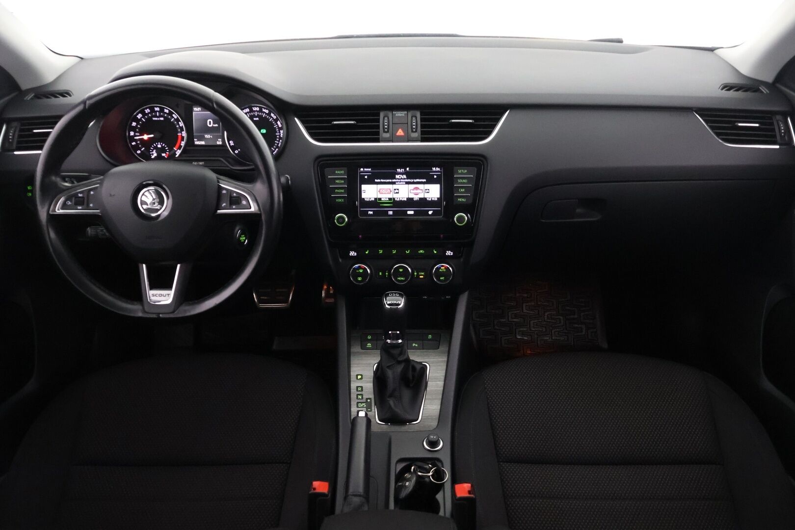 Skoda Octavia 2016 Combi 2,0 TDI 184 4x4 Scout DSG Autom. *Webasto / ACC / P. kamera / Vetokoukku / Läm. tuulilasi / Sähköinen takaluukku* - *Suomi-auto / 2x Renkaat & Vanteet / kattava huoltohistoria / Ei Adblueta!*