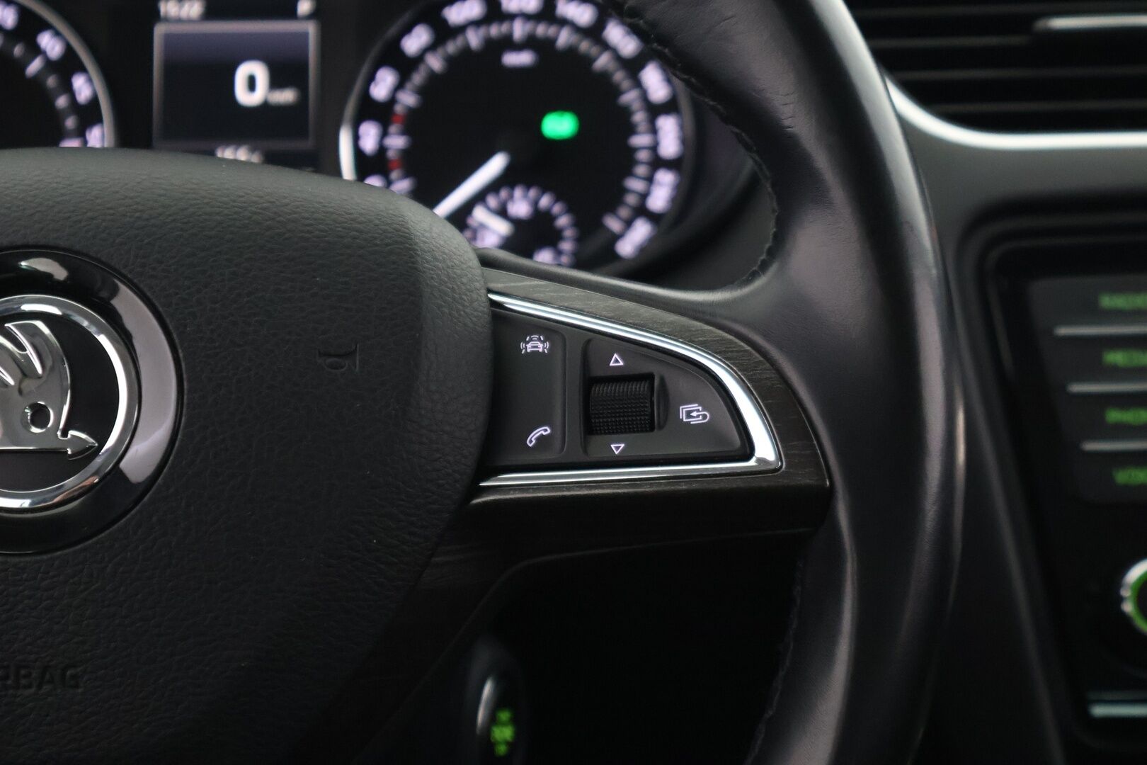 Skoda Octavia 2016 Combi 2,0 TDI 184 4x4 Scout DSG Autom. *Webasto / ACC / P. kamera / Vetokoukku / Läm. tuulilasi / Sähköinen takaluukku* - *Suomi-auto / 2x Renkaat & Vanteet / kattava huoltohistoria / Ei Adblueta!*
