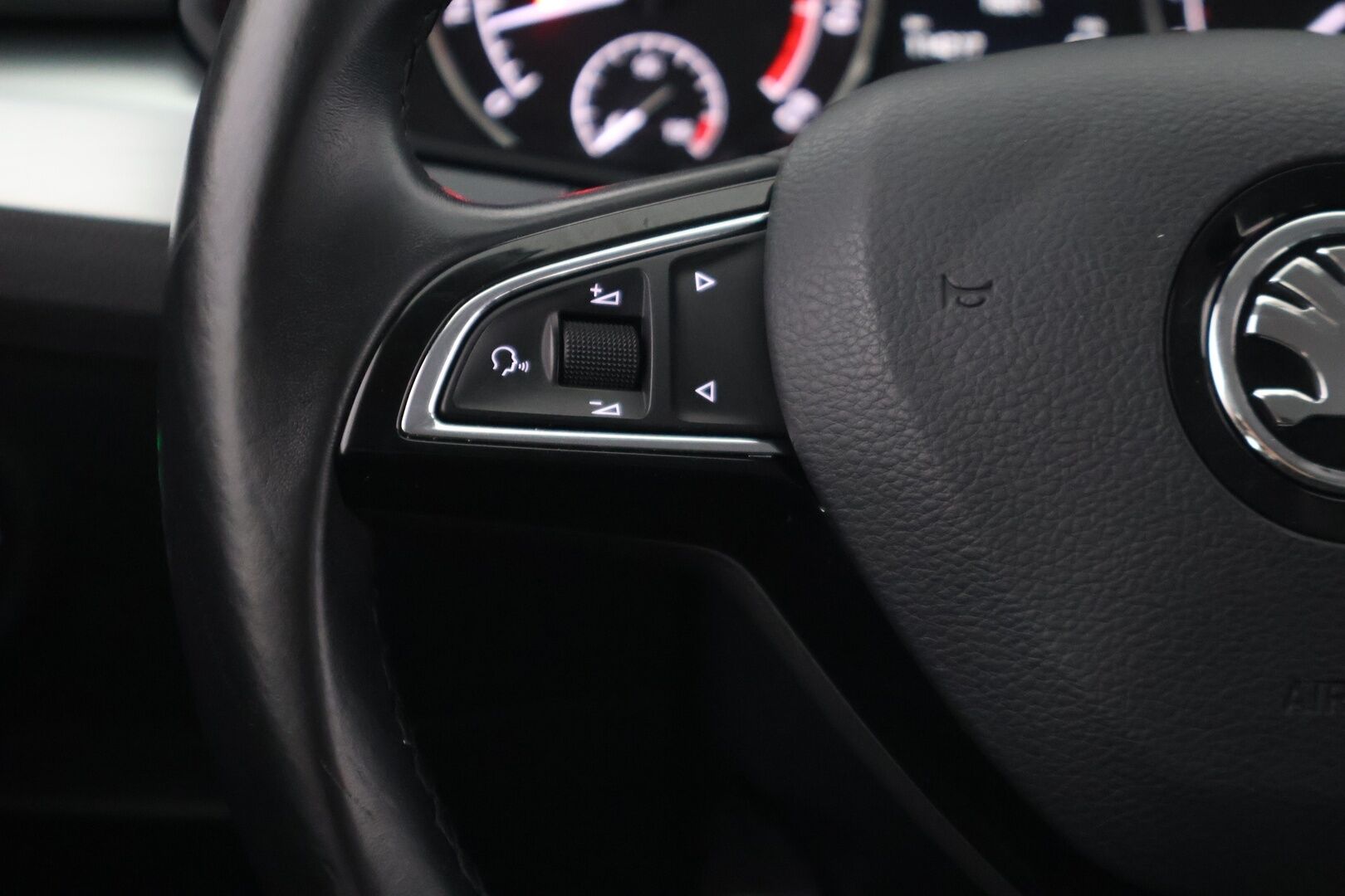 Skoda Superb 2016 Combi 1,4 TSI ACT 4x4 Ambition */ 2.om Suomi-auto / Webasto / Läm. tuulilasi / Koukku / Navi / 2x renkaat /* - Juuri saapunut / 2x renkaat